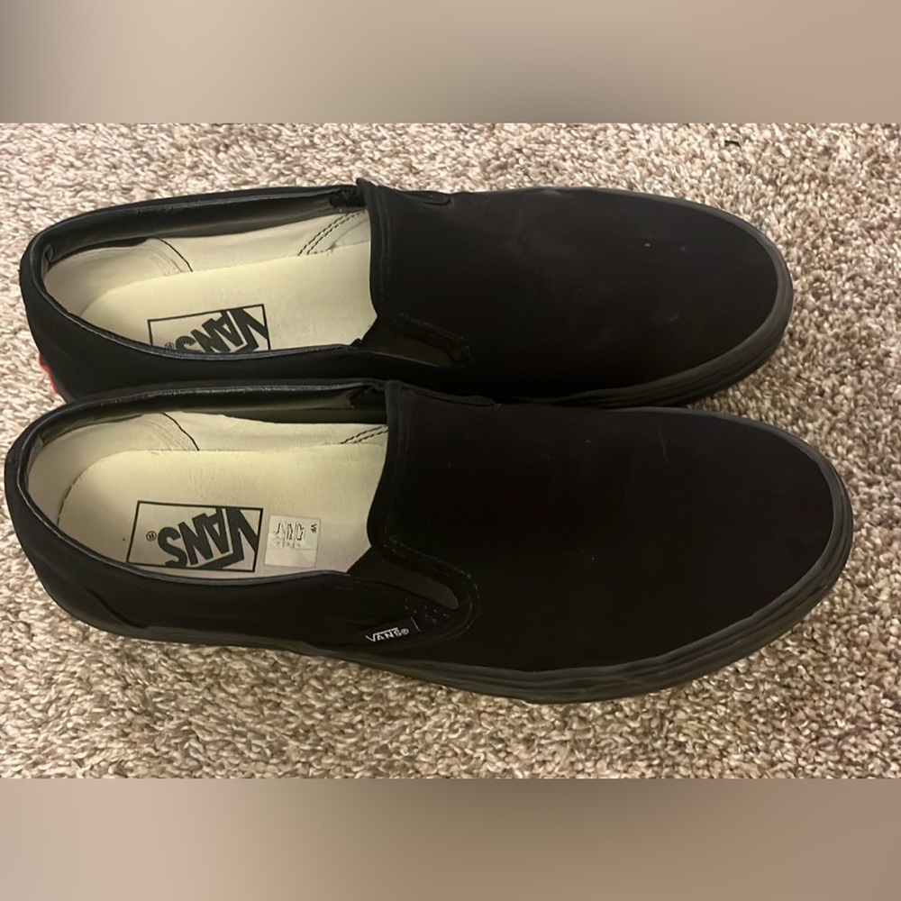 Vans - solid black slip on